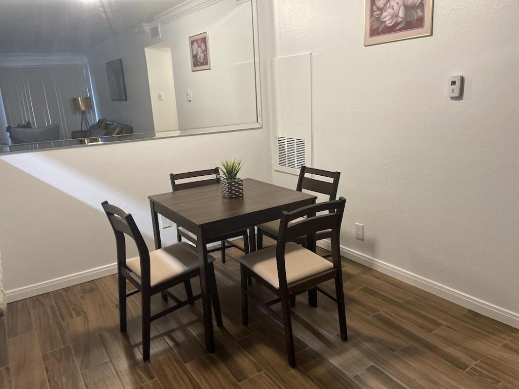 Private Apartment With Laundry, Wi-Fi, And Extra Amenities Houston Exterior foto
